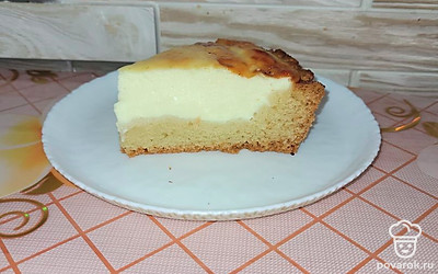 Готовый сметанник остудите, разрежьте на кусочки. Подайте к чаю.