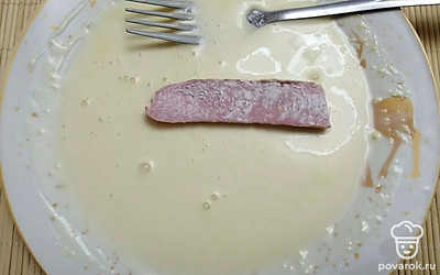 Сосиски обмакните в сырный кляр.