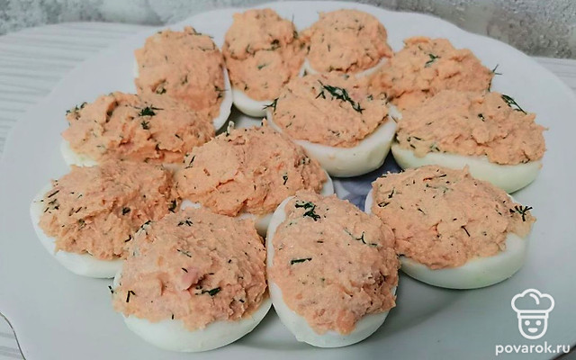 Яйца, фаршированные тунцом — Рецепт с фото