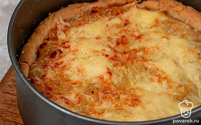  Убавьте температуру духовки до 170°C и поставьте в нее форму с пирогом еще на 20 минут. Достаньте готовый пирог и дайте ему остыть перед тем, как извлекать из формы.