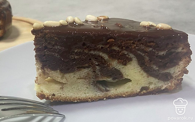 Пирог «Зебра» с шоколадной глазурью — Рецепт с фото