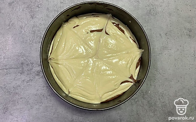 Повторяйте эту последовательность, пока тесто не закончится. Когда все тесто окажется в форме для запекания, сделайте узор зубочисткой.