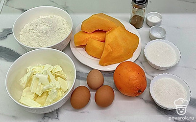 Подготовить все ингредиенты. Тыкву очистить от кожуры и семян. Муку просеять, масло нарезать небольшими кусочками.