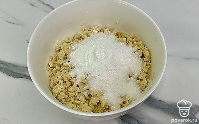 Добавить сахар (100 граммов), разрыхлитель, щепотку соли.
