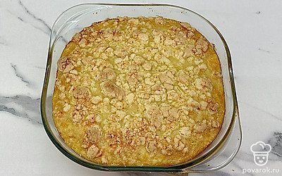 Готовому пирогу дать полностью остыть.