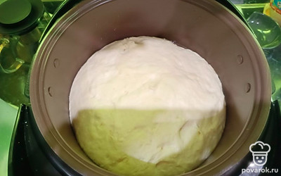 Тесто оставить на 30 минут в теплом месте.