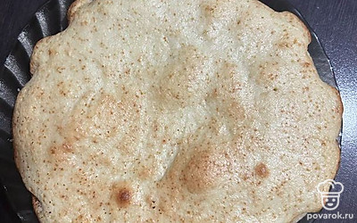 Готовому маннику даем немного остыть.