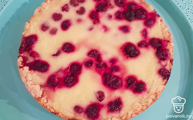 Заливной пирог с вишней к чаю — Рецепт с фото