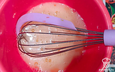 Добавить ванилин и масло, перемешать.