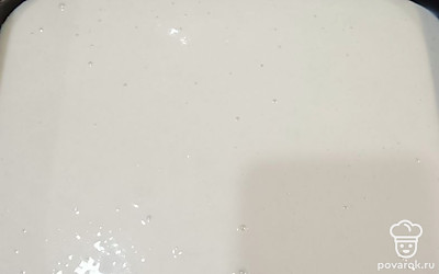 Вылить в форму и отправить в духовку на 45 минут при 180 градусах.