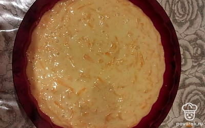 Все тщательно перемешиваем и выкладываем в смазанную маслом форму. Отправляем в духовку на 40-45 минут при температуре 180 градусов.