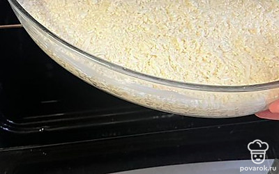 Выкладываем все на противень. Ставим в духовку при 180 градусах на 40 минут.