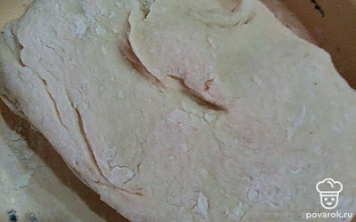 Замесите тесто.