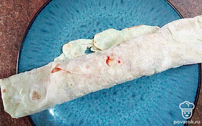 Сверните рулетом.