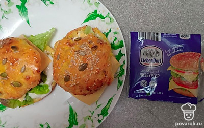 Подавайте чизбургеры на перекус или завтрак.