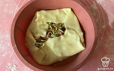 Края теста заверните как на фото. Отправьте галету в духовку на 25 минут при 180С. 