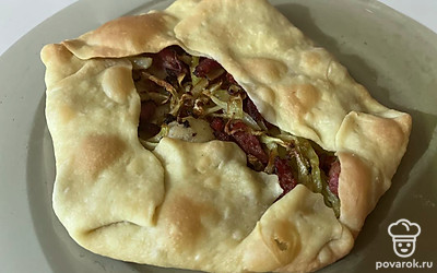 Подавайте к столу порционно с горячим чаем. 