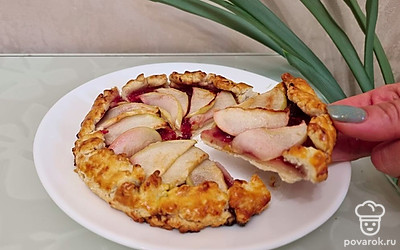 Подавать порционно с горячими напитками. 