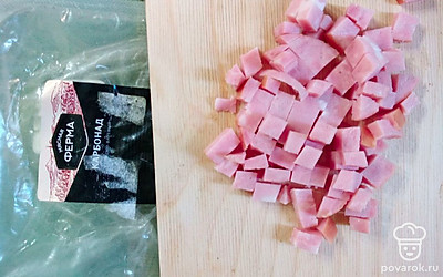 Нарежьте карбонад.