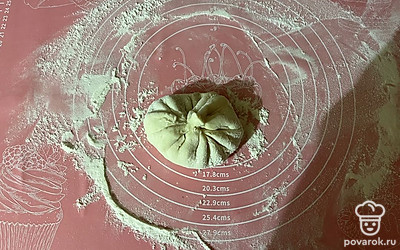 Защипните края теста, как на фото. 