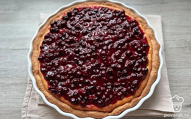 Пирог с творогом и ягодами черной смородины — Рецепт с фото