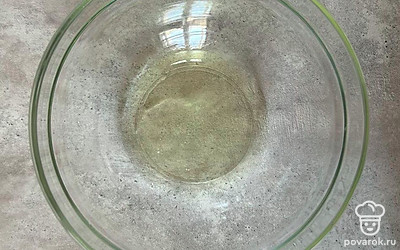 Белок отделяем от желтка.