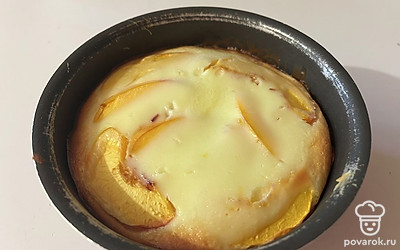 Подавайте пирог к столу порционно, остывшим. 