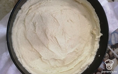 Выкладываем в форму, разравниваем, по краям формируем бортик.