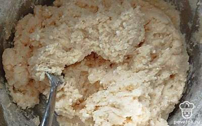 Тесто должно получиться густым, но мягким.