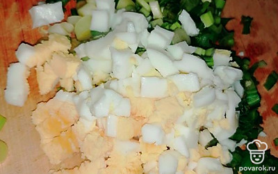 Нарезать начинку. 