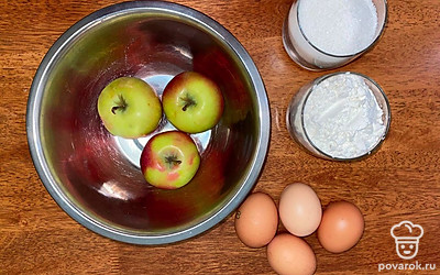 Подготавливаем необходимые продукты. Разогреваем духовку до 180 градусов.