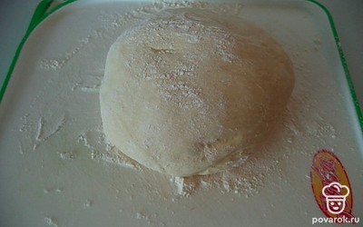 Взять дрожжевое тесто и дать ему взойти. 
