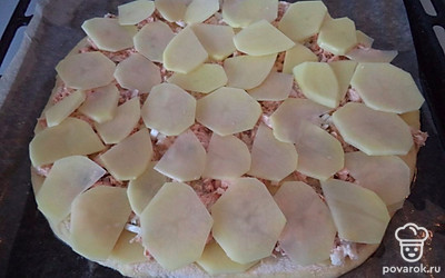 Сверх сделать слой рыбы и еще один слой картофеля. 