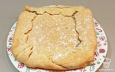 Нужно полностью остудить пирог перед тем, как нарезать. Перед подачей можно присыпать сахарной пудрой. 