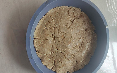 Выпекать при температуре 180 градусов, около 30-40 минут, до сухой палочки.