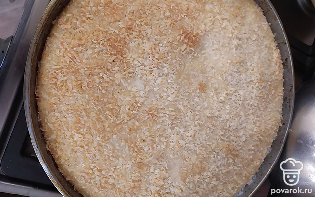 Кокосовый пирог с ванилином на кефире — Рецепт с фото