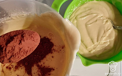 Разделите тесто на 2 части и в одну добавьте какао.