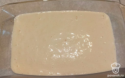 Выливаем готовое тесто в форму для выпекания. Ставим форму в разогретую до 180 градусов духовку на 30-40 минут. 