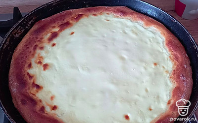 Ставим в духовку примерно на 35-40 минут. Готовность проверяем деревянной шпажкой, начинка не должна прилипать. 