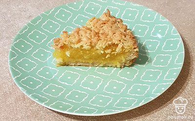 Подавайте пирог, предварительно остудив и нарезав на кусочки. Приятного аппетита!