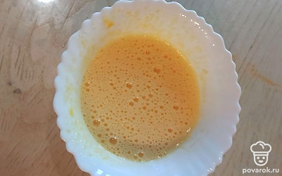 Взбить яйца с сахаром. 