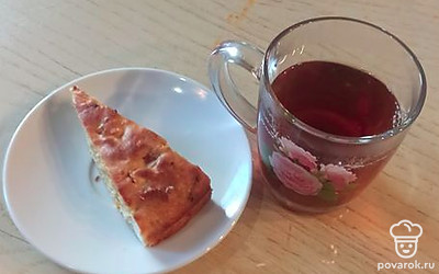 Кушать, запивая чаем. 