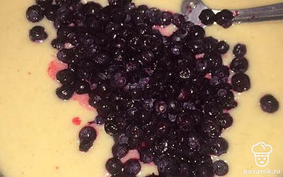 Аккуратно перемешайте тесто венчиком до однородной массы без комочков.