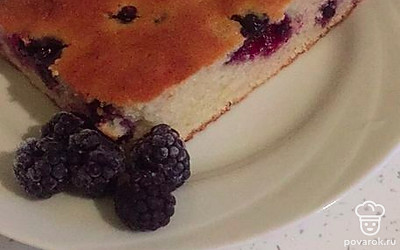 Вместо черники можно добавить ягоды черной смородины, она слегка кисловата из-за большого содержания витамина С, но придаст интересный вкус. Обязательно приготовьте такой пирог с удовольствием и ешьте его на здоровье! Удачи и приятного всем аппетита. 