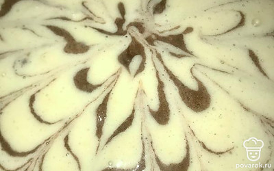 Можно сделать рисунок зубочисткой. Выпекать при температуре 170 градусов 30-40 минут.