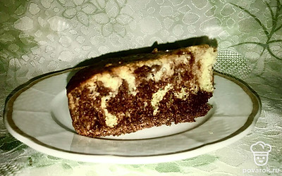 Готовый манник можно полить растопленным шоколадом.