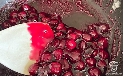 Добавьте чайную ложку крахмала и готовить до желеобразного состояния.