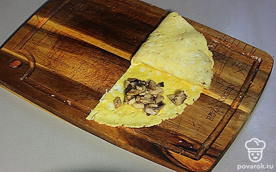 Сворачивайте блинчик по часовой стрелке.