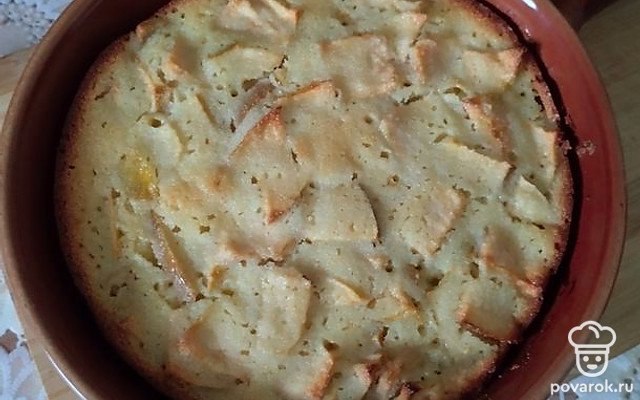 Пирог яблочный на кефире — Рецепт с фото