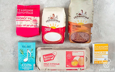 Гречку «Селяночка» промойте. Вымойте яйца «Селяночка». Удобно разложите на столе все ингредиенты. Духовку разогрейте до 180 градусов.